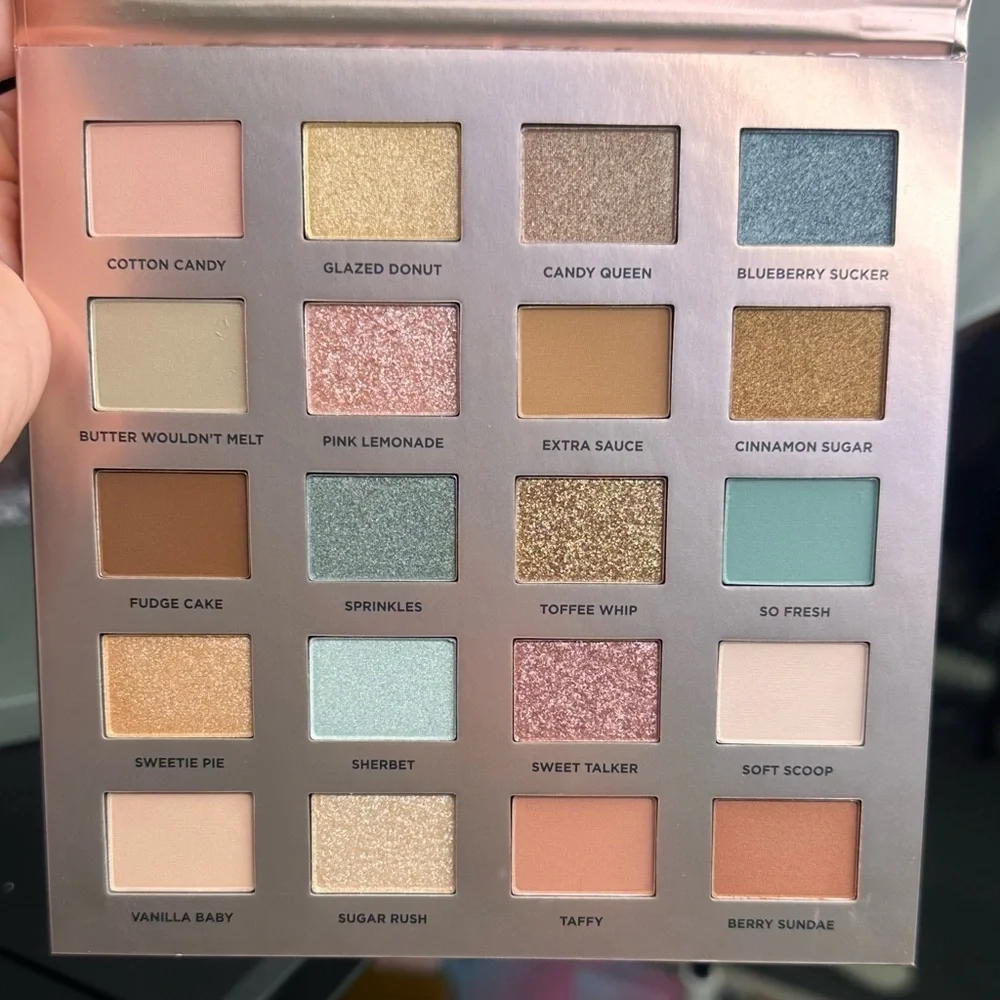 ICONIC London Multi-Color Eyeshadow Palette